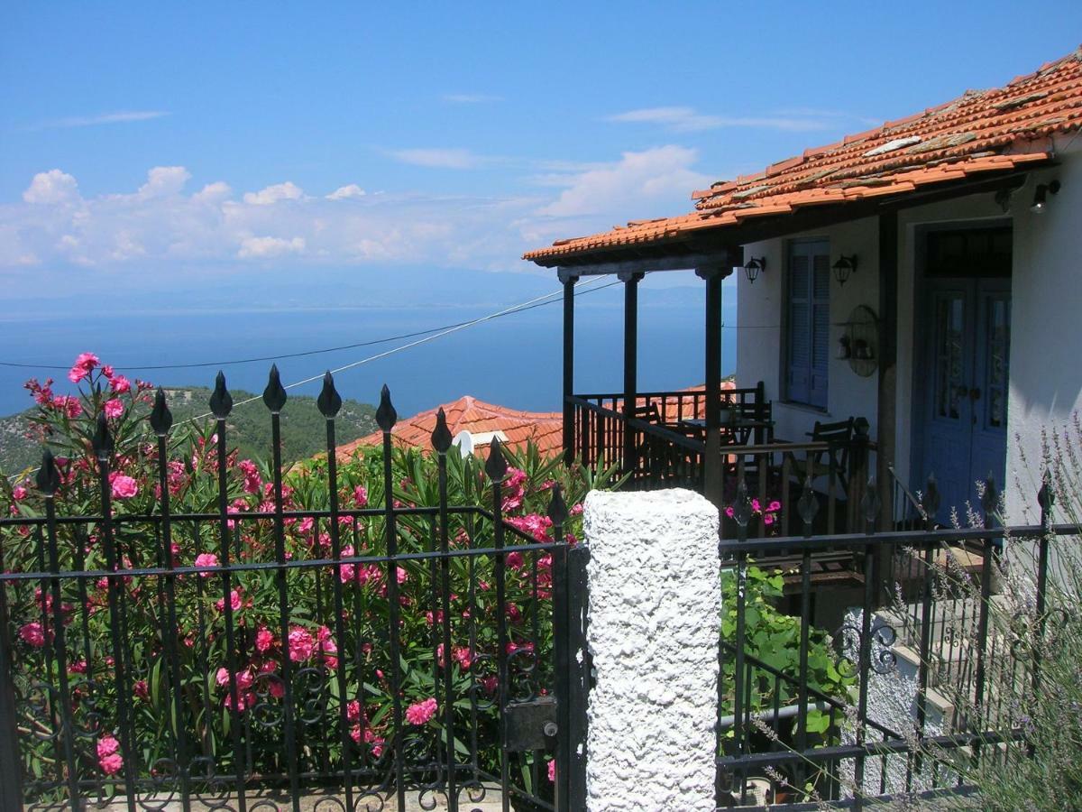 Гостевой дом Athina'S House Скала-Сотирос Экстерьер фото